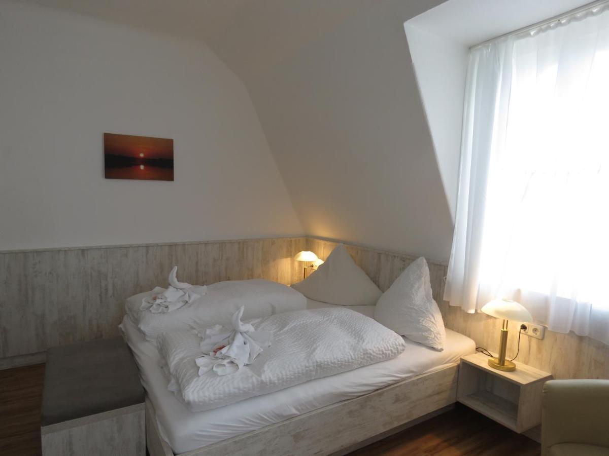 Gast-& Logierhaus Am Rheinsberger See Екстериор снимка